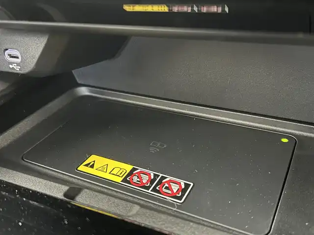 トヨタ ヴェルファイア ハイブリット Z プレミア 千葉県 2024(令6)年 0.5万km プラチナホワイトパールマイカ 禁煙車/ワンオーナー/トヨタセーフティセンス/・プリクラッシュセーフティ/・プリクラッシュセーフティブレーキ/・クリアランスソナー/・レーンディパーチャーアラート/・ブラインドスポットモニター/・ヘッドアップディスプレイ/・レーダークルーズコントロール/左右独立ツインガラスルーフ/純正１３型フリップダウンモニター/両側パワースライドドア/パワーバックドア/純正14インチディスプレイオーディオナビ（あり）/・USB/Bluetooth/フルセグTV/・全方位カメラ/・ビルトインETC2.0/革巻きステアリング/・ステアリングスイッチ/・ステアリングヒーター/・パドルシフト/レザーシート/・DNセカンドパワーシート/・D席メモリ付き/・DNセカンドシートヒーター/・DNセカンドエアーシート/置くだけ充電/AC100電源/社外フロアマット/純正１９インチAW/オートライト/・オートマチックハイビーム/・三眼LEDヘッドライト/・LEDフォグランプ