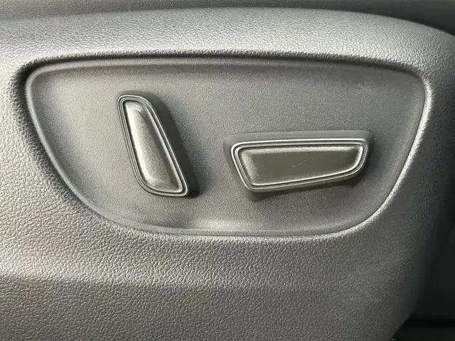 トヨタ ヴェルファイア ハイブリット Z プレミア 千葉県 2024(令6)年 0.5万km プラチナホワイトパールマイカ 禁煙車/ワンオーナー/トヨタセーフティセンス/・プリクラッシュセーフティ/・プリクラッシュセーフティブレーキ/・クリアランスソナー/・レーンディパーチャーアラート/・ブラインドスポットモニター/・ヘッドアップディスプレイ/・レーダークルーズコントロール/左右独立ツインガラスルーフ/純正１３型フリップダウンモニター/両側パワースライドドア/パワーバックドア/純正14インチディスプレイオーディオナビ（あり）/・USB/Bluetooth/フルセグTV/・全方位カメラ/・ビルトインETC2.0/革巻きステアリング/・ステアリングスイッチ/・ステアリングヒーター/・パドルシフト/レザーシート/・DNセカンドパワーシート/・D席メモリ付き/・DNセカンドシートヒーター/・DNセカンドエアーシート/置くだけ充電/AC100電源/社外フロアマット/純正１９インチAW/オートライト/・オートマチックハイビーム/・三眼LEDヘッドライト/・LEDフォグランプ