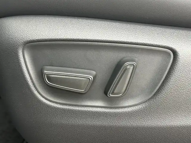 トヨタ ヴェルファイア ハイブリット Z プレミア 千葉県 2024(令6)年 0.5万km プラチナホワイトパールマイカ 禁煙車/ワンオーナー/トヨタセーフティセンス/・プリクラッシュセーフティ/・プリクラッシュセーフティブレーキ/・クリアランスソナー/・レーンディパーチャーアラート/・ブラインドスポットモニター/・ヘッドアップディスプレイ/・レーダークルーズコントロール/左右独立ツインガラスルーフ/純正１３型フリップダウンモニター/両側パワースライドドア/パワーバックドア/純正14インチディスプレイオーディオナビ（あり）/・USB/Bluetooth/フルセグTV/・全方位カメラ/・ビルトインETC2.0/革巻きステアリング/・ステアリングスイッチ/・ステアリングヒーター/・パドルシフト/レザーシート/・DNセカンドパワーシート/・D席メモリ付き/・DNセカンドシートヒーター/・DNセカンドエアーシート/置くだけ充電/AC100電源/社外フロアマット/純正１９インチAW/オートライト/・オートマチックハイビーム/・三眼LEDヘッドライト/・LEDフォグランプ