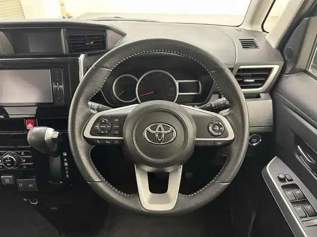 トヨタ ルーミー カスタムG 兵庫県 2022(令4)年 2.5万km ブラックマイカメタリック 純正SDナビ/（CD/DVD/SD/Bluetooth/フルセグ）/アラウンドビューモニター/前後ドライブレコーダー/ACC/PCS/コーナーセンサー/アイドリングストップ/ビルトインETC2.0/両側パワースライドドア/LEDヘッドライト/LEDフォグランプ/純正14インチアルミホイール/純正マット/純正ドアバイザー/オプションスペアタイヤ/スペアキー×１