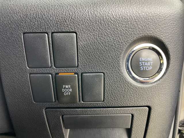 トヨタ ヴェルファイア V 道央・札幌 2015(平27)年 5.2万km バーニングブラッククリスタルシャインガラスフレーク ・4WD/・ワンオーナー/・純正ナビ/・BT&CD&DVD&SD＆フルセグTV/・バックカメラ/・純正フリップダウンモニター/・両側パワースライドドア/・助手席ロングスライド/・クルーズコントロール/・ハーフレザーシート/・D席メモリ付パワーシート/・ビルトインETC/・TVキャンセラー/・オットマン/・ステアリングスイッチ/・オートライト/・LEDヘッドライト/・プッシュスタート/・スマートキー/・スペアキー×1