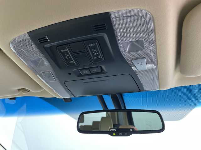 トヨタ ヴェルファイア V 道央・札幌 2015(平27)年 5.2万km バーニングブラッククリスタルシャインガラスフレーク ・4WD/・ワンオーナー/・純正ナビ/・BT&CD&DVD&SD＆フルセグTV/・バックカメラ/・純正フリップダウンモニター/・両側パワースライドドア/・助手席ロングスライド/・クルーズコントロール/・ハーフレザーシート/・D席メモリ付パワーシート/・ビルトインETC/・TVキャンセラー/・オットマン/・ステアリングスイッチ/・オートライト/・LEDヘッドライト/・プッシュスタート/・スマートキー/・スペアキー×1