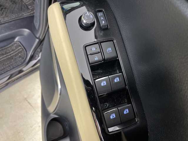 トヨタ ヴェルファイア V 道央・札幌 2015(平27)年 5.2万km バーニングブラッククリスタルシャインガラスフレーク ・4WD/・ワンオーナー/・純正ナビ/・BT&CD&DVD&SD＆フルセグTV/・バックカメラ/・純正フリップダウンモニター/・両側パワースライドドア/・助手席ロングスライド/・クルーズコントロール/・ハーフレザーシート/・D席メモリ付パワーシート/・ビルトインETC/・TVキャンセラー/・オットマン/・ステアリングスイッチ/・オートライト/・LEDヘッドライト/・プッシュスタート/・スマートキー/・スペアキー×1