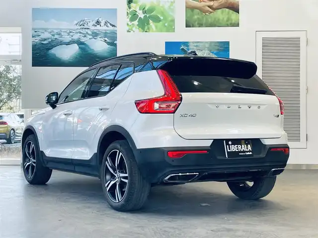 ボルボ ＸＣ４０ T4 AWD Rデザイン 大阪府 2019(令1)年 2.9万km 白 ハーマンカードン/ハーフレザー/パワーシート/シートヒーター/純正ナビ/TV/３６０度カメラ/applecarplay/Dシートメモリ/ACC/BLIS/純正19インチAW/自動駐車/電動リアゲート/ETC/ドラレコ