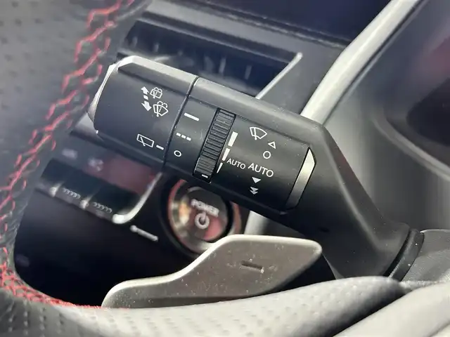 レクサス ＵＸ 250h Fスポーツ 佐賀県 2023(令5)年 0.3万km ホワイトノーヴァガラスフレーク 純正12.3インチコネクティッドナビ/【フルセグTV。Bluetooth】/衝突被害軽減システム/レーダークルーズコントロール/先行車発進お知らせ機能/ロードサインアシスト/レーンアシスト/パーキングサポートブレーキ/オートブレーキホールド/クリアランスソナー/オートマチックハイビーム/オートライト/バックカメラ/前後ドライブレコーダー/ビルトインETC2.0/３眼LEDヘッドライト/ドアミラーヒーター/ステアリングヒーター/パワーバッグドア/運転席・助手席パワーシート/運転席・助手席シートヒーター/純正フロアマット/フォグライト/パドルシフト/純正18インチアルミホイール/スペアキ×1