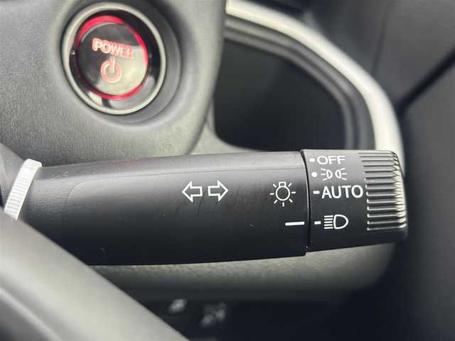 ホンダ フィット e:HEVホーム 愛知県 2023(令5)年 4.6万km プラチナホワイトパール 社外ナビ/（Bluetooth/CD） /レーダークルーズコントロール　/バックモニター　/コーナーセンサー　/衝突軽減システム　/レーンキープアシスト　/ハーフレザーシート　/オートライト　/電動格納ミラー　/ドライブレコーダー/ETC　/純正ホイールキャップ