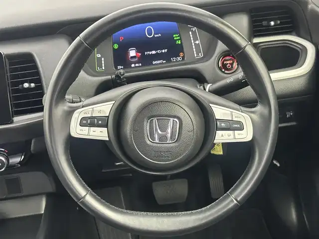 ホンダ フィット e:HEVホーム 愛知県 2023(令5)年 4.6万km プラチナホワイトパール 社外ナビ/（Bluetooth/CD） /レーダークルーズコントロール　/バックモニター　/コーナーセンサー　/衝突軽減システム　/レーンキープアシスト　/ハーフレザーシート　/オートライト　/電動格納ミラー　/ドライブレコーダー/ETC　/純正ホイールキャップ