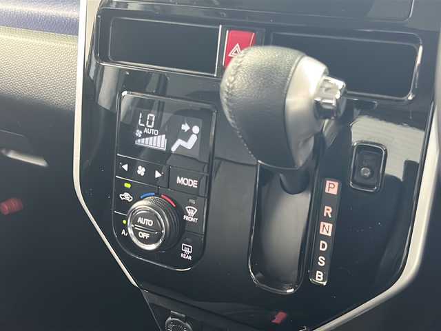 トヨタ ルーミー カスタムG 岐阜県 2019(令1)年 5.7万km ブラックマイカメタリック/パールホワイト2トーン トヨタディーラーオプションナビ/フリップダウンモニター/バックカメラ/Bluetooth接続/フルセグTV/両側パワースライドドア/横滑り防止装置/衝突軽減ブレーキ/アイドリングストップ/オートライト/オートハイビーム/電格ミラー/ステアリングリモコン/プッシュスタート/スマートキー/スペアキー（1本）/純正アルミホイール/純正フロアマット/純正ドアバイザー/ETC