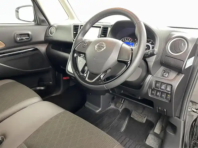 日産 デイズ ルークス HWS X Vセレクション 福島県 2018(平30)年 2.4万km ブラック 純正HDDナビゲーション/型式：MM318D-W/【AM/FM/CD/DVD/SD/AUX/Bluetooth/フルセグTV】/・前後ドライブレコーダー/衝突軽減ブレーキ/車線逸脱警報装置/オートマチックハイビーム/両側パワースライドドア/LEDヘッドライト/・フロントフォグライト/・オートライト/ステアリングスイッチ/横滑り防止装置/アイドリングストップ/ABS/純正15インチアルミホイール/電動格納ウィンカーミラー/プッシュスタート/・スマートキー/・スペアキー/取扱説明書/・保証書