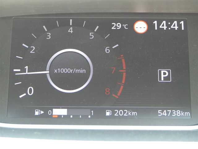 日産 セレナ ハイウェイスター V 千葉県 2019(令1)年 5.5万km ブリリアントホワイトパール エマージェンシーブレーキ/プロパイロット/両側パワースライドドア/純正SDナビ/地デジTV/【BD/DVD/CD再生機能　Bluetooth接続】/アラウンドビューモニター/フリップダウンモニター/ドライブレコーダー/革巻きステアリング/ステアリングスイッチ/ETC/LEDヘッドライト/フォグライト/ウインカーミラー/コーナーセンサー/純正16インチアルミホイル/サイド/カーテンエアバッグ/インテリジェントキー