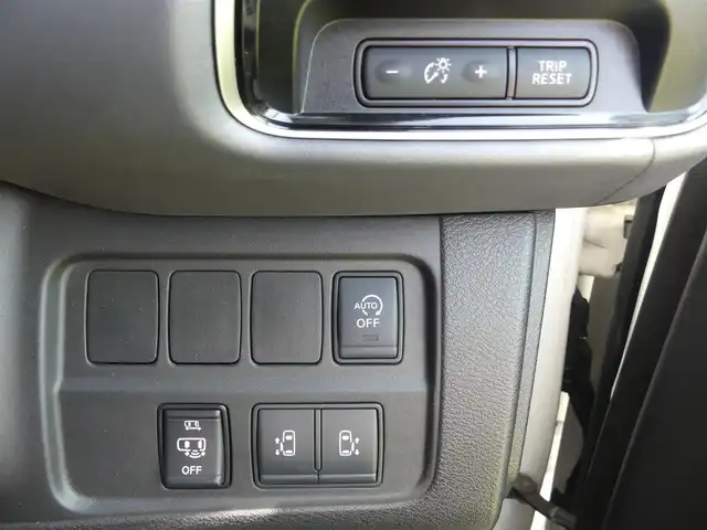日産 セレナ ハイウェイスター V 千葉県 2019(令1)年 5.5万km ブリリアントホワイトパール エマージェンシーブレーキ/プロパイロット/両側パワースライドドア/純正SDナビ/地デジTV/【BD/DVD/CD再生機能　Bluetooth接続】/アラウンドビューモニター/フリップダウンモニター/ドライブレコーダー/革巻きステアリング/ステアリングスイッチ/ETC/LEDヘッドライト/フォグライト/ウインカーミラー/コーナーセンサー/純正16インチアルミホイル/サイド/カーテンエアバッグ/インテリジェントキー