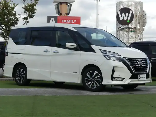 日産 セレナ ハイウェイスター V 千葉県 2020(令2)年 5.3万km ブリリアントホワイトパール 禁煙車/8人乗り/純正10インチナビ(BT/フルセグ/ラジオ/CD/DVD)/アラウンドビューモニター/純正フリップダウンモニター/エマージェンシーブレーキ/コーナーセンサー/BSM(ブラインドスポットモニター)/オートハイビーム/クルーズコントロール/純正ドライブレコーダー(前後)/ビルドインETC/2・3列目シートバックテーブル/純正フロアマット/純正ドアバイザー/TVキャンセラー/スペアキー