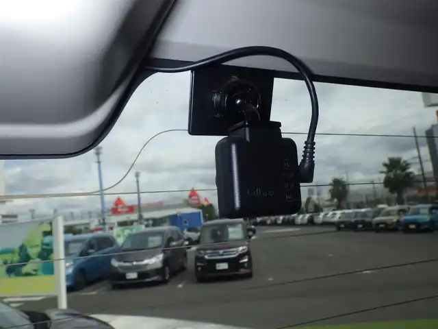 日産 セレナ ハイウェイスター V 千葉県 2020(令2)年 5.3万km ブリリアントホワイトパール 禁煙車/8人乗り/純正10インチナビ(BT/フルセグ/ラジオ/CD/DVD)/アラウンドビューモニター/純正フリップダウンモニター/エマージェンシーブレーキ/コーナーセンサー/BSM(ブラインドスポットモニター)/オートハイビーム/クルーズコントロール/純正ドライブレコーダー(前後)/ビルドインETC/2・3列目シートバックテーブル/純正フロアマット/純正ドアバイザー/TVキャンセラー/スペアキー