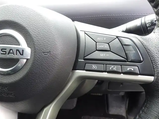 日産 セレナ ハイウェイスター V 千葉県 2020(令2)年 5.3万km ブリリアントホワイトパール 禁煙車/8人乗り/純正10インチナビ(BT/フルセグ/ラジオ/CD/DVD)/アラウンドビューモニター/純正フリップダウンモニター/エマージェンシーブレーキ/コーナーセンサー/BSM(ブラインドスポットモニター)/オートハイビーム/クルーズコントロール/純正ドライブレコーダー(前後)/ビルドインETC/2・3列目シートバックテーブル/純正フロアマット/純正ドアバイザー/TVキャンセラー/スペアキー