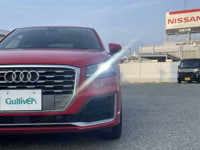 アウディ Ｑ２ 1stエディション 兵庫県 2017(平29)年 5.7万km 赤 /125台限定モデル//S lineパッケージ//18インチAW//Audiバーチャルコックピット//オートマチックテールゲート//純正MMIナビ//地デジ/DVD/BT/USB/AUX//Apple Car Play/Android Auto//バックカメラ//ハーフレザーシート/シートヒーター//ETC//パドルシフト//スマートキー//ドライブレコーダー//パーキングエイド//Audiプレセンス//Audiサイドアシスト//Audiアクティブレーンアシスト//アダプティブクルーズコントロール//R1/2/3/6年ディーラー記録簿