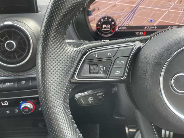 アウディ Ｑ２ 1stエディション 兵庫県 2017(平29)年 5.7万km 赤 /125台限定モデル//S lineパッケージ//18インチAW//Audiバーチャルコックピット//オートマチックテールゲート//純正MMIナビ//地デジ/DVD/BT/USB/AUX//Apple Car Play/Android Auto//バックカメラ//ハーフレザーシート/シートヒーター//ETC//パドルシフト//スマートキー//ドライブレコーダー//パーキングエイド//Audiプレセンス//Audiサイドアシスト//Audiアクティブレーンアシスト//アダプティブクルーズコントロール//R1/2/3/6年ディーラー記録簿