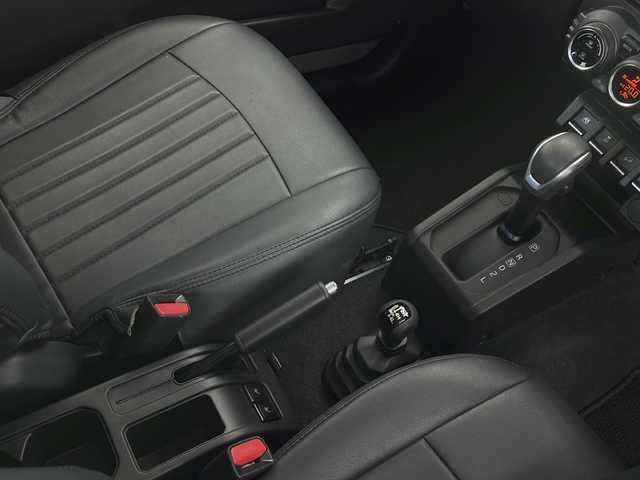 スズキ ジムニー シエラ JC 長野県 2023(令5)年 1.5万km ミディアムグレー 4WD/社外8インチナビ/（フルセグ/Bluetooth/CD/DVD)/ETC/衝突軽減ブレーキ/車線逸脱防止機能/クルーズコントロール/革調シートカバー/前席シートヒーター/2WD/4WD切り替え/ダウンヒルアシストコントロール/LEDヘッドライト/オートライト/SUZUKIグリル/ドアバイザー/ステアリングスイッチ/スマートキー