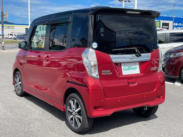 日産 デイズ ルークス ハイウェイスターX Gパッケージ 長崎県 2018(平30)年 2万km スパークリングレッド/ブラック 〇純正メモリーナビ/〇CD/DVD/BT/〇フルセグTV/〇アラウンドビューモニター/〇エマージェンシーブレーキ/〇アイドリングストップ/〇インテリジェントエマージェンシーブレーキ/〇踏み間違い防止アシスト/〇車線逸脱警報/〇両側パワースライドドア/〇LEDヘッドランプ/〇オートライト/〇純正15インチAW/〇革巻きステアリングホイール/〇ステアリングスイッチ/〇サンシェード（後席）/〇ETC/〇ナビ連動ドライブレコーダー/〇インテリジェントキー/プッシュエンジンスターター