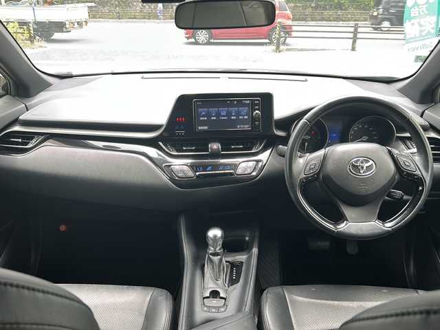 トヨタ Ｃ－ＨＲ S 沖縄県 2017(平29)年 9.4万km ブラックマイカ 純正ナビ/（ＡＭ／ＦＭ／ＣＤ／ＤＶＤ／ＢＴ）/フルセグＴＶ/バックモニター/衝突軽減/クルーズコントロール/ドラレコ/ＥＴＣ/レザーシート/純正フロアマット/純正１７ＡＷ/ＬＥＤヘッドライト/スマートキー/オートライト