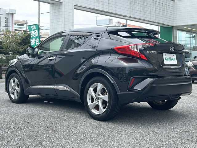 トヨタ Ｃ－ＨＲ S 沖縄県 2017(平29)年 9.4万km ブラックマイカ 純正ナビ/（ＡＭ／ＦＭ／ＣＤ／ＤＶＤ／ＢＴ）/フルセグＴＶ/バックモニター/衝突軽減/クルーズコントロール/ドラレコ/ＥＴＣ/レザーシート/純正フロアマット/純正１７ＡＷ/ＬＥＤヘッドライト/スマートキー/オートライト