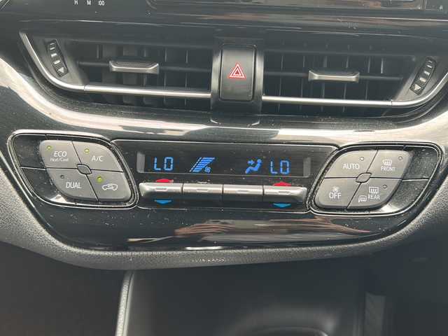 トヨタ Ｃ－ＨＲ S 沖縄県 2017(平29)年 9.4万km ブラックマイカ 純正ナビ/（ＡＭ／ＦＭ／ＣＤ／ＤＶＤ／ＢＴ）/フルセグＴＶ/バックモニター/衝突軽減/クルーズコントロール/ドラレコ/ＥＴＣ/レザーシート/純正フロアマット/純正１７ＡＷ/ＬＥＤヘッドライト/スマートキー/オートライト