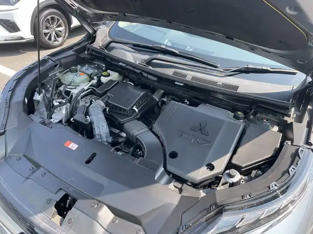 三菱 アウトランダー ＰＨＥＶ G 神奈川県 2023(令5)年 1.3万km チタニウムグレーメタリック ワンオーナー　/純正メモリナビ　BT/AppleCarPlay/AndoroidAuto/USB typeC/全周囲モニター　/パドルシフト　/AC1500W電源　/ワイヤレス充電　/レーダークルーズコントロール　/ステアリングヒーター/ヒートシーター　/パワーシート/ハーフレザーシート/前後コーナーセンサー　/クリアランスソナー　/ETC2.0　/電動格納ミラー/純正フロアマット/純正AW/ABS/横滑り防止装置/盗難防止装置/LEDヘッド/フォグランプ