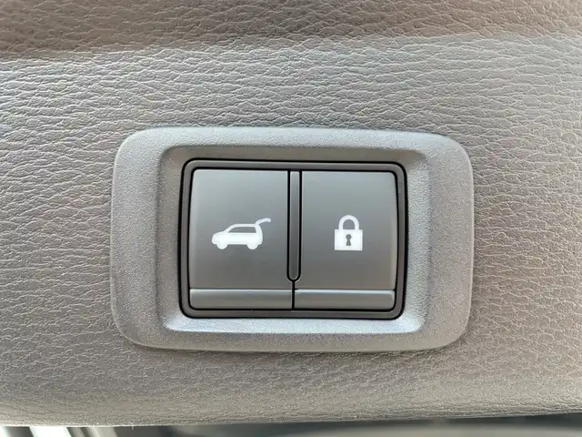 三菱 アウトランダー ＰＨＥＶ G 神奈川県 2023(令5)年 1.3万km チタニウムグレーメタリック ワンオーナー　/純正メモリナビ　BT/AppleCarPlay/AndoroidAuto/USB typeC/全周囲モニター　/パドルシフト　/AC1500W電源　/ワイヤレス充電　/レーダークルーズコントロール　/ステアリングヒーター/ヒートシーター　/パワーシート/ハーフレザーシート/前後コーナーセンサー　/クリアランスソナー　/ETC2.0　/電動格納ミラー/純正フロアマット/純正AW/ABS/横滑り防止装置/盗難防止装置/LEDヘッド/フォグランプ