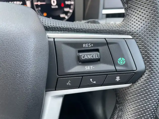 三菱 アウトランダー ＰＨＥＶ G 神奈川県 2023(令5)年 1.3万km チタニウムグレーメタリック ワンオーナー　/純正メモリナビ　BT/AppleCarPlay/AndoroidAuto/USB typeC/全周囲モニター　/パドルシフト　/AC1500W電源　/ワイヤレス充電　/レーダークルーズコントロール　/ステアリングヒーター/ヒートシーター　/パワーシート/ハーフレザーシート/前後コーナーセンサー　/クリアランスソナー　/ETC2.0　/電動格納ミラー/純正フロアマット/純正AW/ABS/横滑り防止装置/盗難防止装置/LEDヘッド/フォグランプ