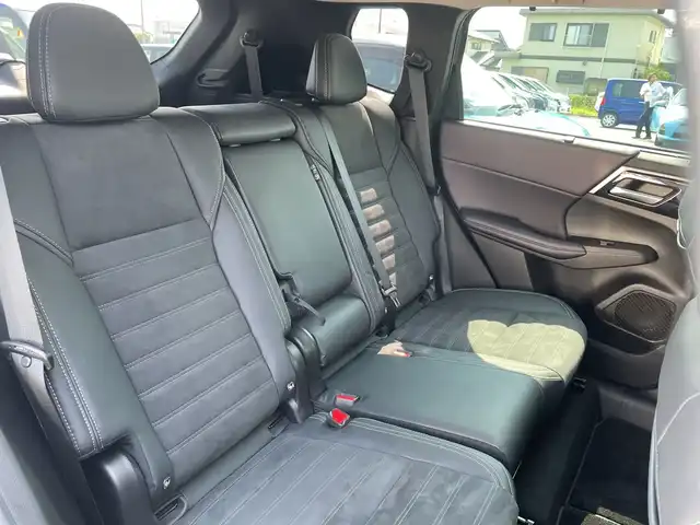 三菱 アウトランダー ＰＨＥＶ G 神奈川県 2023(令5)年 1.3万km チタニウムグレーメタリック ワンオーナー　/純正メモリナビ　BT/AppleCarPlay/AndoroidAuto/USB typeC/全周囲モニター　/パドルシフト　/AC1500W電源　/ワイヤレス充電　/レーダークルーズコントロール　/ステアリングヒーター/ヒートシーター　/パワーシート/ハーフレザーシート/前後コーナーセンサー　/クリアランスソナー　/ETC2.0　/電動格納ミラー/純正フロアマット/純正AW/ABS/横滑り防止装置/盗難防止装置/LEDヘッド/フォグランプ