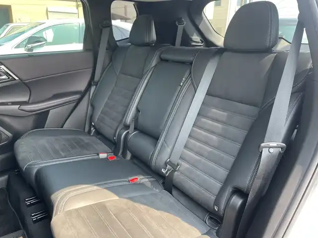 三菱 アウトランダー ＰＨＥＶ G 神奈川県 2023(令5)年 1.3万km チタニウムグレーメタリック ワンオーナー　/純正メモリナビ　BT/AppleCarPlay/AndoroidAuto/USB typeC/全周囲モニター　/パドルシフト　/AC1500W電源　/ワイヤレス充電　/レーダークルーズコントロール　/ステアリングヒーター/ヒートシーター　/パワーシート/ハーフレザーシート/前後コーナーセンサー　/クリアランスソナー　/ETC2.0　/電動格納ミラー/純正フロアマット/純正AW/ABS/横滑り防止装置/盗難防止装置/LEDヘッド/フォグランプ