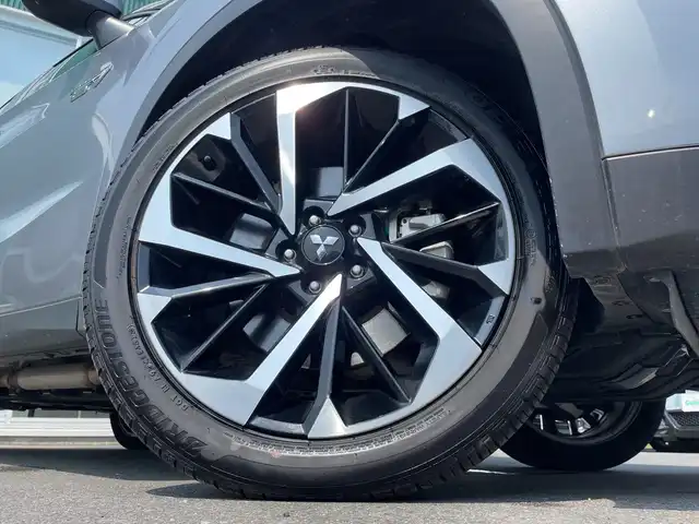 三菱 アウトランダー ＰＨＥＶ G 神奈川県 2023(令5)年 1.3万km チタニウムグレーメタリック ワンオーナー　/純正メモリナビ　BT/AppleCarPlay/AndoroidAuto/USB typeC/全周囲モニター　/パドルシフト　/AC1500W電源　/ワイヤレス充電　/レーダークルーズコントロール　/ステアリングヒーター/ヒートシーター　/パワーシート/ハーフレザーシート/前後コーナーセンサー　/クリアランスソナー　/ETC2.0　/電動格納ミラー/純正フロアマット/純正AW/ABS/横滑り防止装置/盗難防止装置/LEDヘッド/フォグランプ