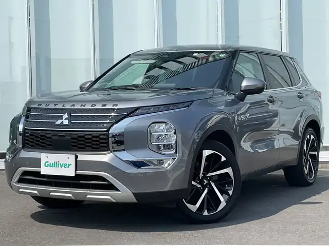 三菱 アウトランダー ＰＨＥＶ G 神奈川県 2023(令5)年 1.3万km チタニウムグレーメタリック ワンオーナー　/純正メモリナビ　BT/AppleCarPlay/AndoroidAuto/USB typeC/全周囲モニター　/パドルシフト　/AC1500W電源　/ワイヤレス充電　/レーダークルーズコントロール　/ステアリングヒーター/ヒートシーター　/パワーシート/ハーフレザーシート/前後コーナーセンサー　/クリアランスソナー　/ETC2.0　/電動格納ミラー/純正フロアマット/純正AW/ABS/横滑り防止装置/盗難防止装置/LEDヘッド/フォグランプ