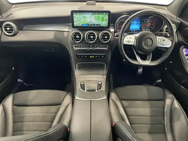 メルセデス・ベンツ ＧＬＣ２２０ d 4マチック クーペ AMGライン 熊本県 2020(令2)年 3.6万km オブシディアンブラック ・スマートキー/・プッシュスタート/・パノラマサンルーフ/・アクティブステアリングアシスト/・道路標識アシスト/・アクティブレーンキーピングアシスト/・アクティブブレーキアシスト/・アテンションアシスト/・ブラインドスポットモニター/・レーンチェンジアシスト/・インテリジェントライトシステム/・クルーズコントロール(追従式)/・ハーフレザーシート/・前席パワーシート/・全席シートヒーター /・純正メモリナビ/　【Bluetooth・USB・AppleCarPlay・AndroidAuto】/・フルセグTV/・全方位カメラ/・ETC2.0/・ドライブレコーダー(前方録画)/・パワーバックドア/・LEDヘッドランプ/・純正マット/・保証書/取説