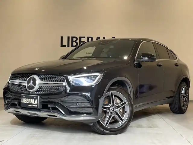 メルセデス・ベンツ ＧＬＣ２２０ d 4マチック クーペ AMGライン 熊本県 2020(令2)年 3.6万km オブシディアンブラック ・スマートキー/・プッシュスタート/・パノラマサンルーフ/・アクティブステアリングアシスト/・道路標識アシスト/・アクティブレーンキーピングアシスト/・アクティブブレーキアシスト/・アテンションアシスト/・ブラインドスポットモニター/・レーンチェンジアシスト/・インテリジェントライトシステム/・クルーズコントロール(追従式)/・ハーフレザーシート/・前席パワーシート/・全席シートヒーター /・純正メモリナビ/　【Bluetooth・USB・AppleCarPlay・AndroidAuto】/・フルセグTV/・全方位カメラ/・ETC2.0/・ドライブレコーダー(前方録画)/・パワーバックドア/・LEDヘッドランプ/・純正マット/・保証書/取説