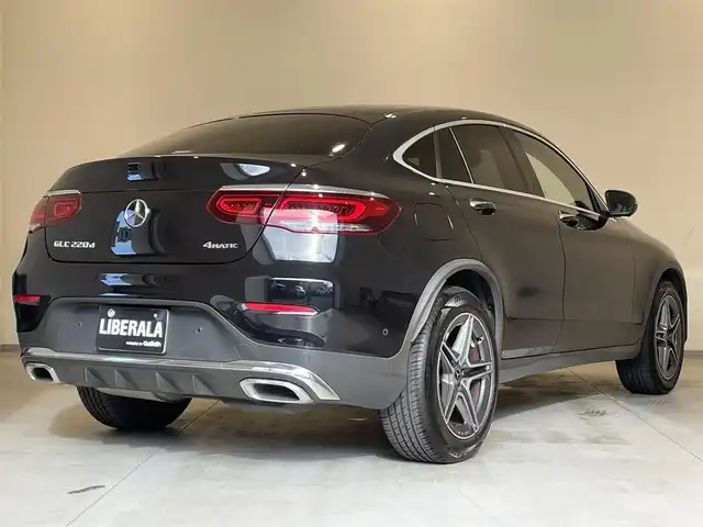 メルセデス・ベンツ ＧＬＣ２２０ d 4マチック クーペ AMGライン 熊本県 2020(令2)年 3.6万km オブシディアンブラック ・スマートキー/・プッシュスタート/・パノラマサンルーフ/・アクティブステアリングアシスト/・道路標識アシスト/・アクティブレーンキーピングアシスト/・アクティブブレーキアシスト/・アテンションアシスト/・ブラインドスポットモニター/・レーンチェンジアシスト/・インテリジェントライトシステム/・クルーズコントロール(追従式)/・ハーフレザーシート/・前席パワーシート/・全席シートヒーター /・純正メモリナビ/　【Bluetooth・USB・AppleCarPlay・AndroidAuto】/・フルセグTV/・全方位カメラ/・ETC2.0/・ドライブレコーダー(前方録画)/・パワーバックドア/・LEDヘッドランプ/・純正マット/・保証書/取説