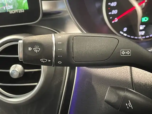 メルセデス・ベンツ ＧＬＣ２２０ d 4マチック クーペ AMGライン 熊本県 2020(令2)年 3.6万km オブシディアンブラック ・スマートキー/・プッシュスタート/・パノラマサンルーフ/・アクティブステアリングアシスト/・道路標識アシスト/・アクティブレーンキーピングアシスト/・アクティブブレーキアシスト/・アテンションアシスト/・ブラインドスポットモニター/・レーンチェンジアシスト/・インテリジェントライトシステム/・クルーズコントロール(追従式)/・ハーフレザーシート/・前席パワーシート/・全席シートヒーター /・純正メモリナビ/　【Bluetooth・USB・AppleCarPlay・AndroidAuto】/・フルセグTV/・全方位カメラ/・ETC2.0/・ドライブレコーダー(前方録画)/・パワーバックドア/・LEDヘッドランプ/・純正マット/・保証書/取説