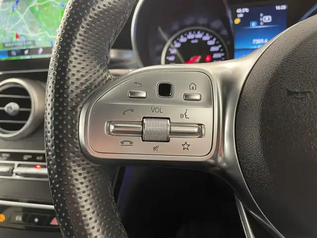 メルセデス・ベンツ ＧＬＣ２２０ d 4マチック クーペ AMGライン 熊本県 2020(令2)年 3.6万km オブシディアンブラック ・スマートキー/・プッシュスタート/・パノラマサンルーフ/・アクティブステアリングアシスト/・道路標識アシスト/・アクティブレーンキーピングアシスト/・アクティブブレーキアシスト/・アテンションアシスト/・ブラインドスポットモニター/・レーンチェンジアシスト/・インテリジェントライトシステム/・クルーズコントロール(追従式)/・ハーフレザーシート/・前席パワーシート/・全席シートヒーター /・純正メモリナビ/　【Bluetooth・USB・AppleCarPlay・AndroidAuto】/・フルセグTV/・全方位カメラ/・ETC2.0/・ドライブレコーダー(前方録画)/・パワーバックドア/・LEDヘッドランプ/・純正マット/・保証書/取説