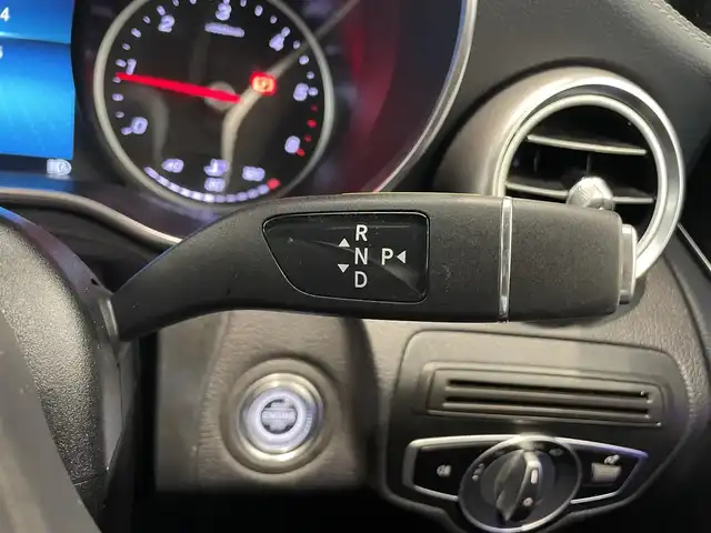 メルセデス・ベンツ ＧＬＣ２２０ d 4マチック クーペ AMGライン 熊本県 2020(令2)年 3.6万km オブシディアンブラック ・スマートキー/・プッシュスタート/・パノラマサンルーフ/・アクティブステアリングアシスト/・道路標識アシスト/・アクティブレーンキーピングアシスト/・アクティブブレーキアシスト/・アテンションアシスト/・ブラインドスポットモニター/・レーンチェンジアシスト/・インテリジェントライトシステム/・クルーズコントロール(追従式)/・ハーフレザーシート/・前席パワーシート/・全席シートヒーター /・純正メモリナビ/　【Bluetooth・USB・AppleCarPlay・AndroidAuto】/・フルセグTV/・全方位カメラ/・ETC2.0/・ドライブレコーダー(前方録画)/・パワーバックドア/・LEDヘッドランプ/・純正マット/・保証書/取説
