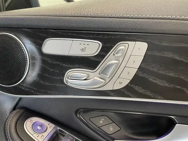 メルセデス・ベンツ ＧＬＣ２２０ d 4マチック クーペ AMGライン 熊本県 2020(令2)年 3.6万km オブシディアンブラック ・スマートキー/・プッシュスタート/・パノラマサンルーフ/・アクティブステアリングアシスト/・道路標識アシスト/・アクティブレーンキーピングアシスト/・アクティブブレーキアシスト/・アテンションアシスト/・ブラインドスポットモニター/・レーンチェンジアシスト/・インテリジェントライトシステム/・クルーズコントロール(追従式)/・ハーフレザーシート/・前席パワーシート/・全席シートヒーター /・純正メモリナビ/　【Bluetooth・USB・AppleCarPlay・AndroidAuto】/・フルセグTV/・全方位カメラ/・ETC2.0/・ドライブレコーダー(前方録画)/・パワーバックドア/・LEDヘッドランプ/・純正マット/・保証書/取説