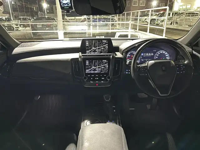 トヨタ クラウン ハイブリッド RS 茨城県 2019(平31)年 6.1万km ホワイトパールクリスタルシャイン Toyota Safety Sense/純正8インチナビ（AM/FM/Bluetooth接続/USB/AUX/フルセグTV/Miracast）/全周囲カメラ/純正2.0ETC/スマートキー/100V充電/ブラインドスポットモニター/ステアリングボタン/ステアリングヒーター/前方ドライブレコーダー/前席パワーシート/純正フロアマット/シートヒーター/クルーズコントロール/パーキングアシスト/横滑り防止装置/盗難防止装置/衝突被害軽減システム