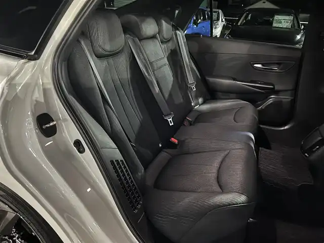 トヨタ クラウン ハイブリッド RS 茨城県 2019(平31)年 6.1万km ホワイトパールクリスタルシャイン Toyota Safety Sense/純正8インチナビ（AM/FM/Bluetooth接続/USB/AUX/フルセグTV/Miracast）/全周囲カメラ/純正2.0ETC/スマートキー/100V充電/ブラインドスポットモニター/ステアリングボタン/ステアリングヒーター/前方ドライブレコーダー/前席パワーシート/純正フロアマット/シートヒーター/クルーズコントロール/パーキングアシスト/横滑り防止装置/盗難防止装置/衝突被害軽減システム