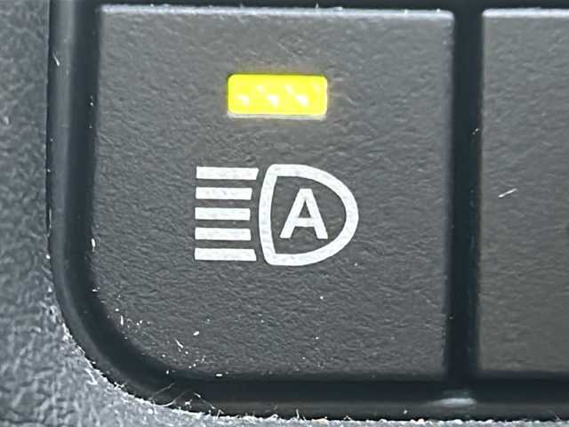 トヨタ クラウン ハイブリッド RS 茨城県 2019(平31)年 6.1万km ホワイトパールクリスタルシャイン Toyota Safety Sense/純正8インチナビ（AM/FM/Bluetooth接続/USB/AUX/フルセグTV/Miracast）/全周囲カメラ/純正2.0ETC/スマートキー/100V充電/ブラインドスポットモニター/ステアリングボタン/ステアリングヒーター/前方ドライブレコーダー/前席パワーシート/純正フロアマット/シートヒーター/クルーズコントロール/パーキングアシスト/横滑り防止装置/盗難防止装置/衝突被害軽減システム