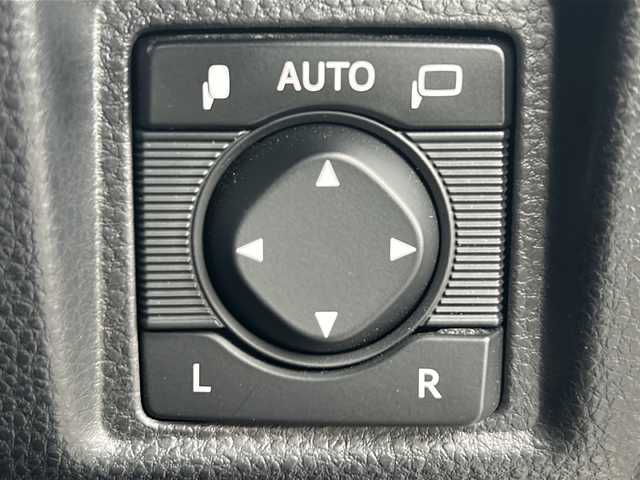 トヨタ クラウン ハイブリッド RS 茨城県 2019(平31)年 6.1万km ホワイトパールクリスタルシャイン Toyota Safety Sense/純正8インチナビ（AM/FM/Bluetooth接続/USB/AUX/フルセグTV/Miracast）/全周囲カメラ/純正2.0ETC/スマートキー/100V充電/ブラインドスポットモニター/ステアリングボタン/ステアリングヒーター/前方ドライブレコーダー/前席パワーシート/純正フロアマット/シートヒーター/クルーズコントロール/パーキングアシスト/横滑り防止装置/盗難防止装置/衝突被害軽減システム