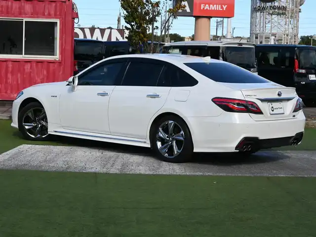 トヨタ クラウン ハイブリッド RS 千葉県 2019(平31)年 6.2万km ホワイトパールクリスタルシャイン Toyota Safety Sense/・プリクラッシュセーフティ/・レーンディパーチャーアラート/・オートハイビーム/・レーダークルーズコントロール/・ブラインドスポットモニター/・RCTA（リヤクロストラフィックアラート）/純正SDナビ/地デジTV/【DVD/CD再生機能　Bluetooth接続】/パノラミックビューモニター/リバース連動ドアミラー（左/右）/ドライブレコーダー（HDR360G）/革巻きステアリング/ステアリングヒーター/ステアリングスイッチ/ETC（2.0）/LEDヘッドライト/フォグライト/ウインカーミラー/クリアランスソナー/純正18インチアルミホイル/サイド/カーテンエアバッグ/スマートキー