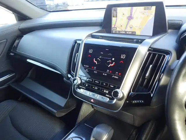 トヨタ クラウン ハイブリッド RS 千葉県 2019(平31)年 6.2万km ホワイトパールクリスタルシャイン Toyota Safety Sense/・プリクラッシュセーフティ/・レーンディパーチャーアラート/・オートハイビーム/・レーダークルーズコントロール/・ブラインドスポットモニター/・RCTA（リヤクロストラフィックアラート）/純正SDナビ/地デジTV/【DVD/CD再生機能　Bluetooth接続】/パノラミックビューモニター/リバース連動ドアミラー（左/右）/ドライブレコーダー（HDR360G）/革巻きステアリング/ステアリングヒーター/ステアリングスイッチ/ETC（2.0）/LEDヘッドライト/フォグライト/ウインカーミラー/クリアランスソナー/純正18インチアルミホイル/サイド/カーテンエアバッグ/スマートキー