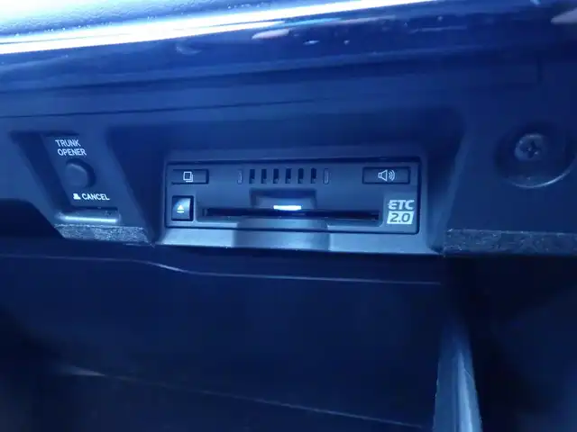 トヨタ クラウン ハイブリッド RS 千葉県 2019(平31)年 6.2万km ホワイトパールクリスタルシャイン Toyota Safety Sense/・プリクラッシュセーフティ/・レーンディパーチャーアラート/・オートハイビーム/・レーダークルーズコントロール/・ブラインドスポットモニター/・RCTA（リヤクロストラフィックアラート）/純正SDナビ/地デジTV/【DVD/CD再生機能　Bluetooth接続】/パノラミックビューモニター/リバース連動ドアミラー（左/右）/ドライブレコーダー（HDR360G）/革巻きステアリング/ステアリングヒーター/ステアリングスイッチ/ETC（2.0）/LEDヘッドライト/フォグライト/ウインカーミラー/クリアランスソナー/純正18インチアルミホイル/サイド/カーテンエアバッグ/スマートキー