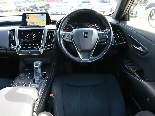 トヨタ クラウン ハイブリッド RS 千葉県 2019(平31)年 6.2万km ホワイトパールクリスタルシャイン Toyota Safety Sense/・プリクラッシュセーフティ/・レーンディパーチャーアラート/・オートハイビーム/・レーダークルーズコントロール/・ブラインドスポットモニター/・RCTA（リヤクロストラフィックアラート）/純正SDナビ/地デジTV/【DVD/CD再生機能　Bluetooth接続】/パノラミックビューモニター/リバース連動ドアミラー（左/右）/ドライブレコーダー（HDR360G）/革巻きステアリング/ステアリングヒーター/ステアリングスイッチ/ETC（2.0）/LEDヘッドライト/フォグライト/ウインカーミラー/クリアランスソナー/純正18インチアルミホイル/サイド/カーテンエアバッグ/スマートキー
