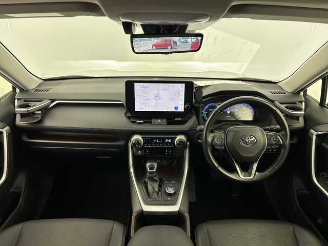 トヨタ ＲＡＶ４ ハイブリットG 愛知県 2023(令5)年 2.5万km プラチナホワイトパールマイカ パノラマガラスルーフ/Toyota Safety Sense/・プリクラッシュセーフティ/・レーントレーシングアシスト/・レーダークルーズコントロール/・オートハイビーム/・ロードサインアシスト/純正ディスプレイオーディオ/・コネクティッドナビ対応/・AppleCarPlay/Android Auto/・フルセグTV/・Bluetooth/・Miracast/・USB/・AM/FM/パノラミックビューモニター/ETC/先行車発進のお知らせ/パーキングサポートブレーキ/ブラインドスポットアシスト/リアトラフィックアラート/黒革シート/デジタルインナーミラー/シートベンチレーション/シートヒーター/パワーバックドア/LEDヘッドライト/ステアリングヒーター/スマートキー/プッシュスタート/横滑り防止装置