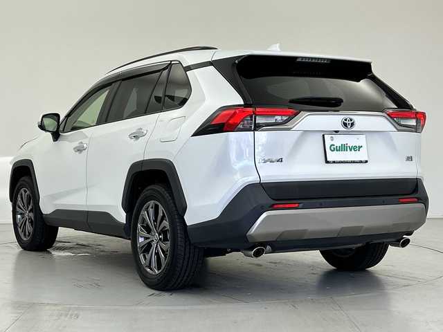 トヨタ ＲＡＶ４ ハイブリットG 愛知県 2023(令5)年 2.5万km プラチナホワイトパールマイカ パノラマガラスルーフ/Toyota Safety Sense/・プリクラッシュセーフティ/・レーントレーシングアシスト/・レーダークルーズコントロール/・オートハイビーム/・ロードサインアシスト/純正ディスプレイオーディオ/・コネクティッドナビ対応/・AppleCarPlay/Android Auto/・フルセグTV/・Bluetooth/・Miracast/・USB/・AM/FM/パノラミックビューモニター/ETC/先行車発進のお知らせ/パーキングサポートブレーキ/ブラインドスポットアシスト/リアトラフィックアラート/黒革シート/デジタルインナーミラー/シートベンチレーション/シートヒーター/パワーバックドア/LEDヘッドライト/ステアリングヒーター/スマートキー/プッシュスタート/横滑り防止装置