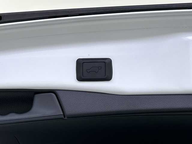 トヨタ ＲＡＶ４ ハイブリットG 愛知県 2023(令5)年 2.5万km プラチナホワイトパールマイカ パノラマガラスルーフ/Toyota Safety Sense/・プリクラッシュセーフティ/・レーントレーシングアシスト/・レーダークルーズコントロール/・オートハイビーム/・ロードサインアシスト/純正ディスプレイオーディオ/・コネクティッドナビ対応/・AppleCarPlay/Android Auto/・フルセグTV/・Bluetooth/・Miracast/・USB/・AM/FM/パノラミックビューモニター/ETC/先行車発進のお知らせ/パーキングサポートブレーキ/ブラインドスポットアシスト/リアトラフィックアラート/黒革シート/デジタルインナーミラー/シートベンチレーション/シートヒーター/パワーバックドア/LEDヘッドライト/ステアリングヒーター/スマートキー/プッシュスタート/横滑り防止装置